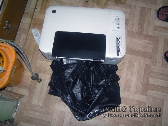 На Волині фальшивомонетник друкував гроші на звичайному принтері. ФОТО