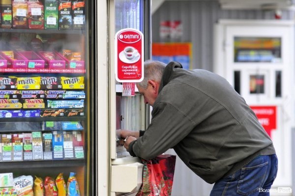 Люди на зупинках. БУДНІ МІСТА
