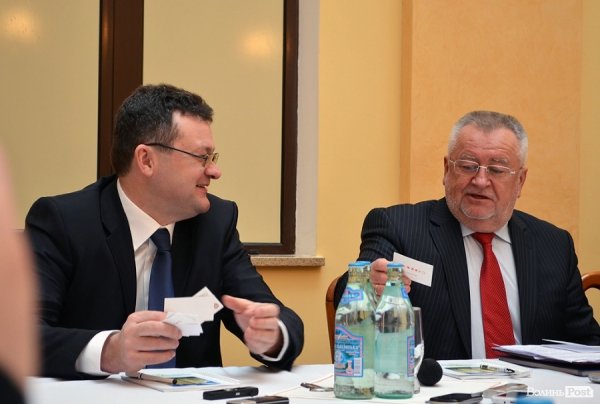 Губернатор Волині Борис Клімчук і начальник обласного управління охорони здоров’я Ігор Ващенюк тішаться успіхам