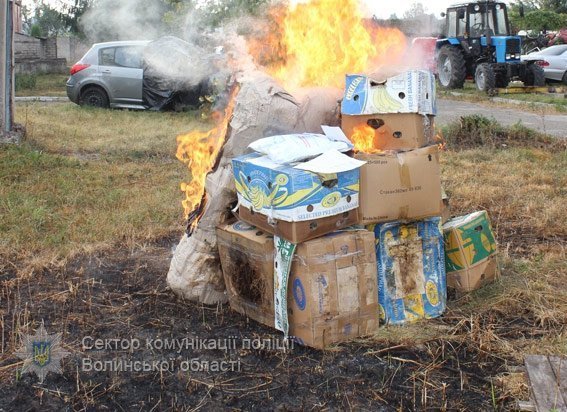 Ковельські поліцейські спалили наркотики. ФОТО
