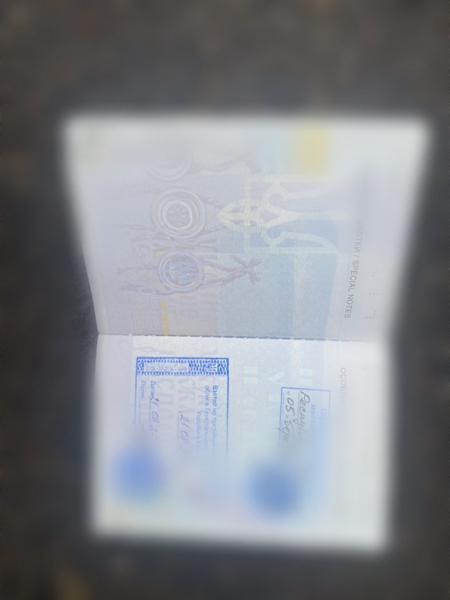 Волинянин допомагав військовозобов’язаним виїжджати за кордон за підробленими відмітками у паспортах