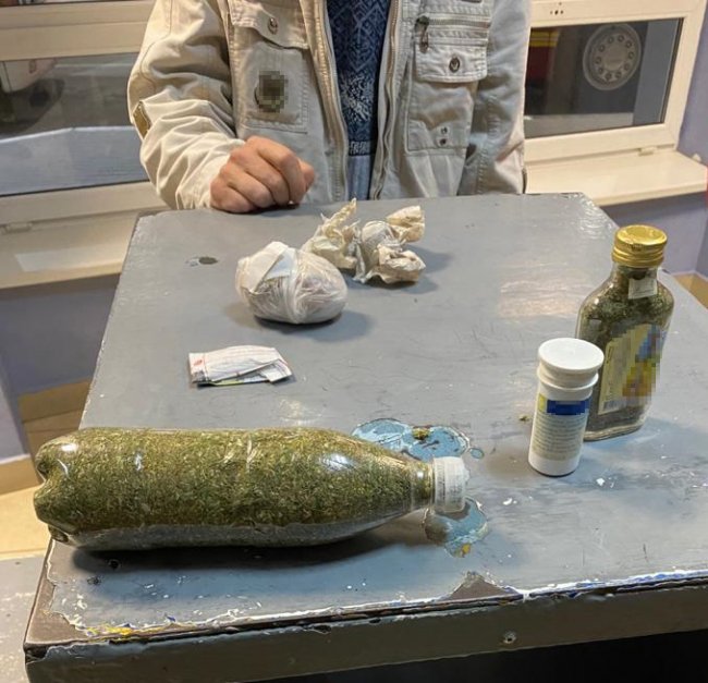 На «Ягодині» у пасажира автобуса, який їхав на заробітки до Польщі, знайшли галюциногенні гриби. ФОТО