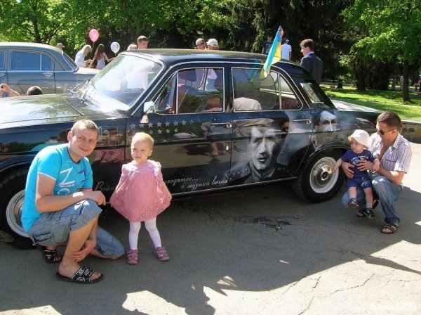 У День Перемоги в Луцьку – виставка ретро-автомобілів. ФОТО