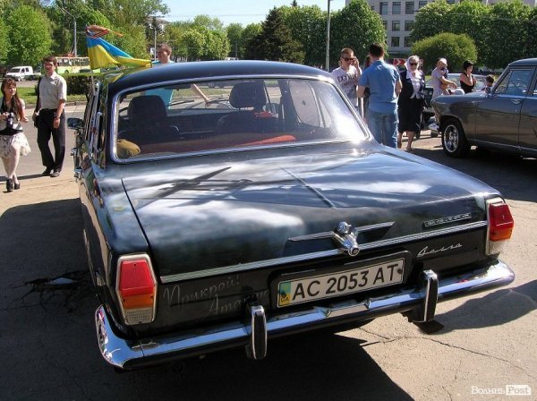 У День Перемоги в Луцьку – виставка ретро-автомобілів. ФОТО