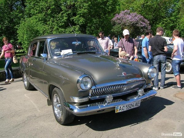 У День Перемоги в Луцьку – виставка ретро-автомобілів. ФОТО