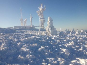 У Карпатах випало понад пів метра снігу