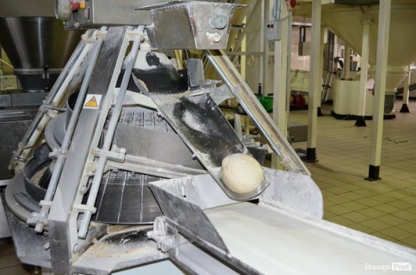 У Луцьку показали, як печуть хліб. ФОТО