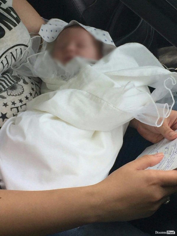 Жінка намагалась продати власну дитину за 40 тисяч гривень. ФОТО