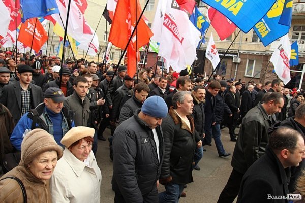Акція «Вставай, Україно!» розпочалася в Луцьку. ФОТО. ОНОВЛЕНО