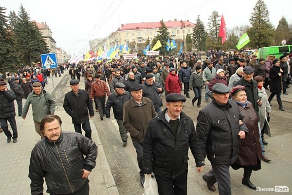 Акція «Вставай, Україно!» розпочалася в Луцьку. ФОТО. ОНОВЛЕНО