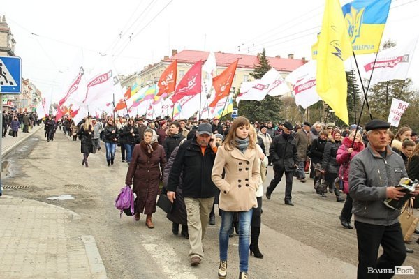 Акція «Вставай, Україно!» розпочалася в Луцьку. ФОТО. ОНОВЛЕНО