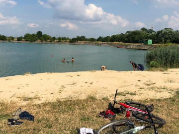 На Волині ледь не втопився хлопчик, який хотів переплисти озеро. ФОТО