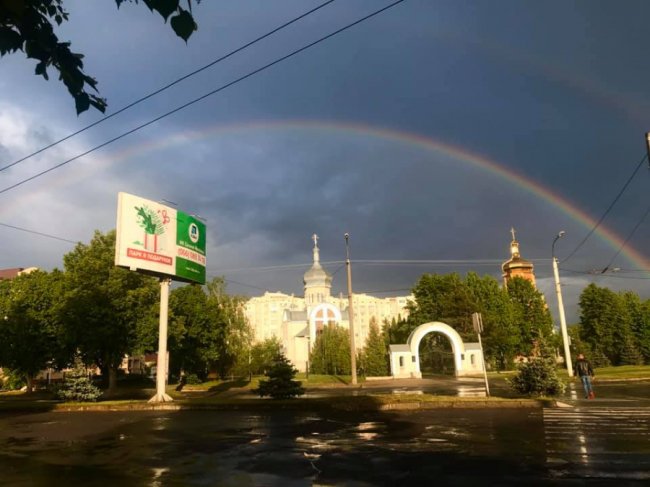 Повна подвійна веселка у небі над Луцьком: реакція соцмереж. ФОТО