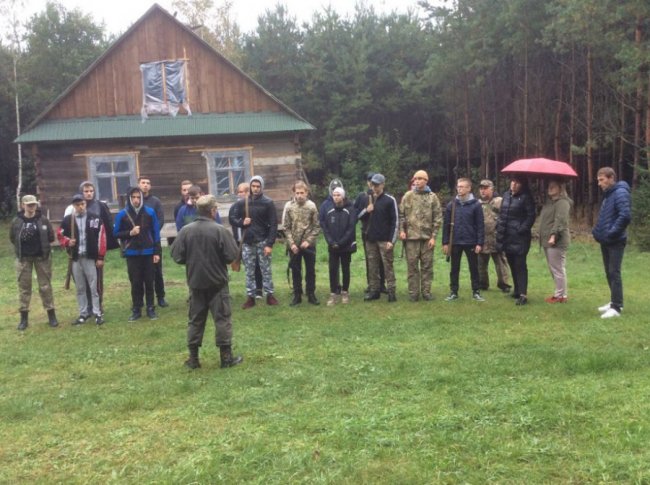 В урочищі «Вовчак» провели патріотичний вишкіл ліцеїстів. ФОТО