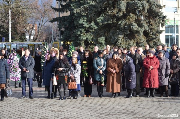 Луцьк попрощався з героєм АТО Віктором Мельничуком. ФОТО 