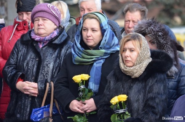 Луцьк попрощався з героєм АТО Віктором Мельничуком. ФОТО 