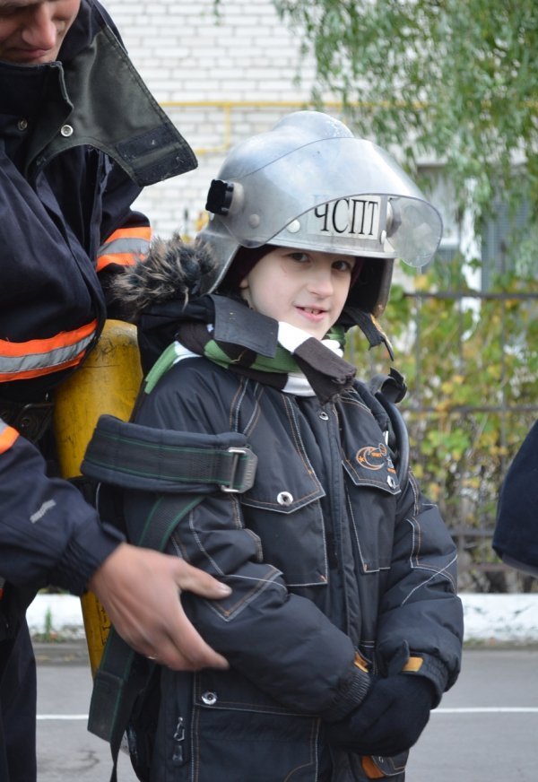 Діти-переселенці на екскурсії в луцьких рятувальників. ФОТО