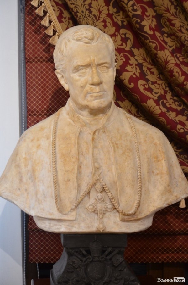 У Луцьку продавали ікони на потреби вояків АТО. ФОТО