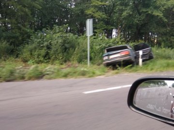 Аварія на Волині: ВАЗ злетів у кювет