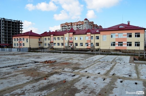 Як будують нову школу в Луцьку. ФОТО