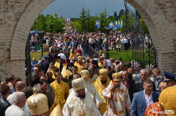 Людей направду багато