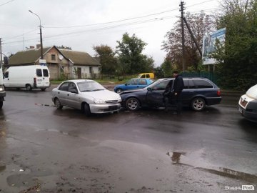 Аварія в Луцьку: водій постраждав від удару в лобове скло. ФОТО