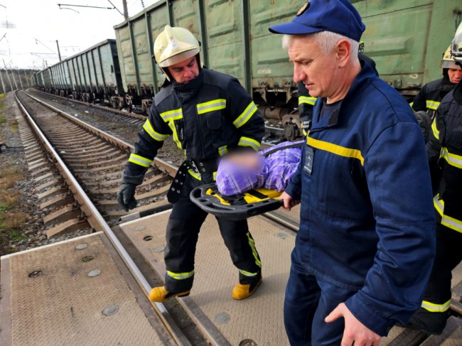 На Волині легковик зіткнувся з потягом: є постраждалі