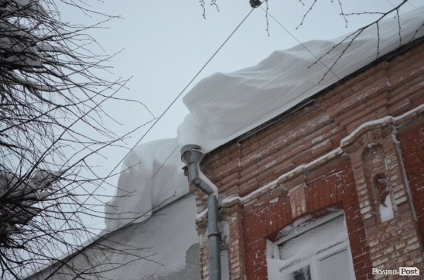 Як Луцьк замело снігом. ФОТО