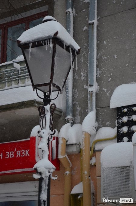 Як Луцьк замело снігом. ФОТО