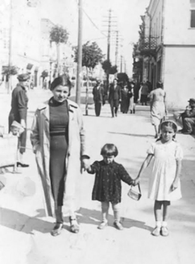 Вбрання дітей з Волині у міжвоєнний період. РЕТРОФОТО 