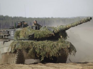 Польща, Фінляндія, Португалія, Іспанія готові передати Україні танки, – Зеленський