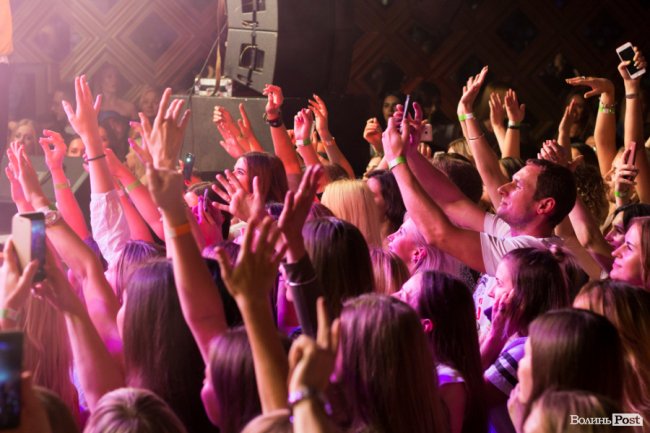 У луцькій «Опері» відгримів концерт Макса Барських. ФОТОРЕПОРТАЖ