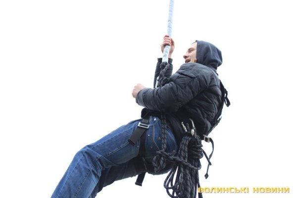 У Луцьку закрили сезон стрибків з труби заввишки 50 метрів. ФОТО