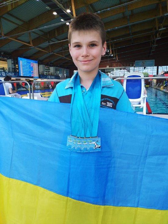 Юний плавець з Луцька привіз зі змагань в Польщі 6 золотих медалей. ФОТО