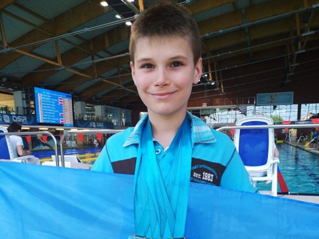 Юний плавець з Луцька привіз зі змагань в Польщі 6 золотих медалей. ФОТО
