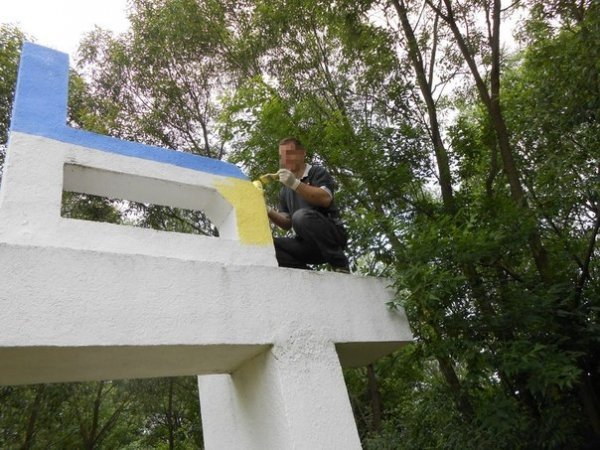 В'їзний знак «КОВЕЛЬ» змінив «обличчя» . ФОТО