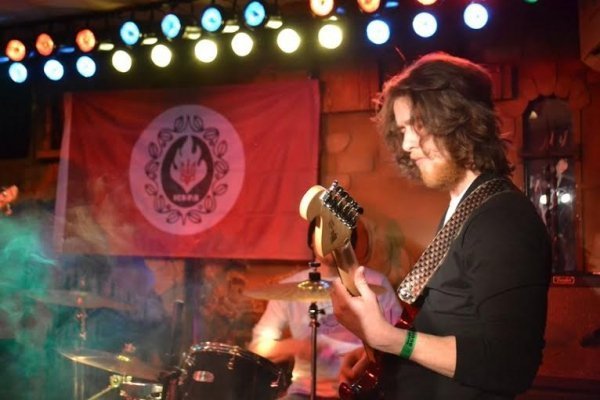 У Луцьку на концерті збирали гроші для дівчини, яка постраждала у роуп-джампінгу. ФОТО