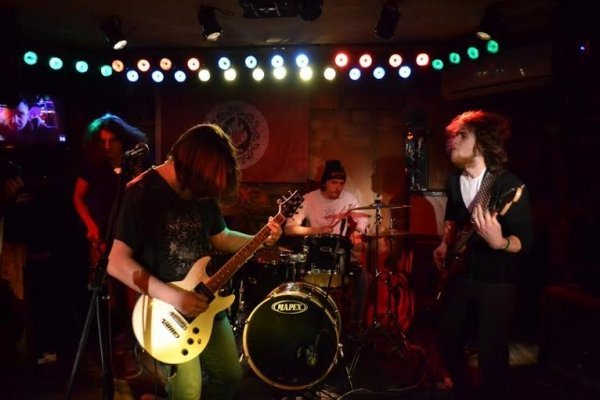 У Луцьку на концерті збирали гроші для дівчини, яка постраждала у роуп-джампінгу. ФОТО