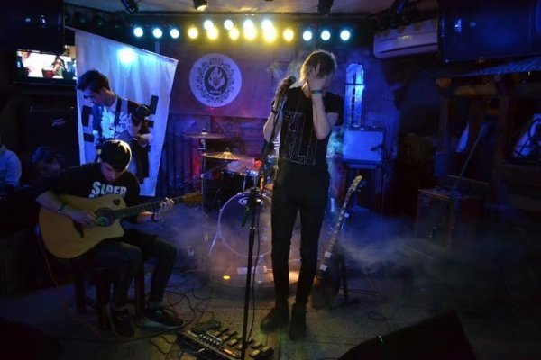 У Луцьку на концерті збирали гроші для дівчини, яка постраждала у роуп-джампінгу. ФОТО