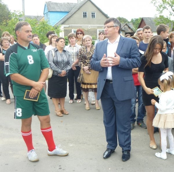 У райцентрі на Волині оновили стадіон. ФОТО