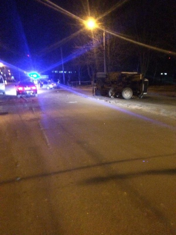 Нічна аварія в Луцьку: водій спробував втекти з місця ДТП. ФОТО