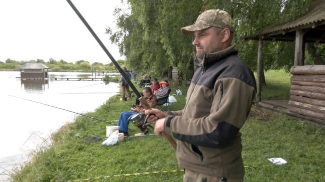 Біля Луцька ветерани війни та військовослужбовці змагалися у риболовлі. ВІДЕО