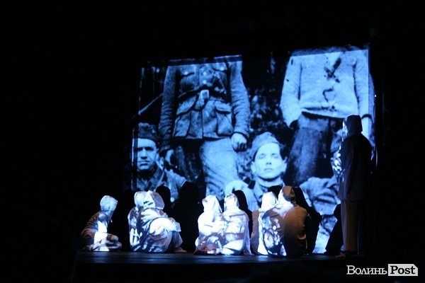 У Луцьку польський і харківський театри показали вистави про Волинську трагедію. ФОТО