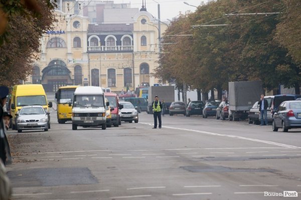 Янукович у Луцьку: засилля міліції і величезні затори. ФОТО