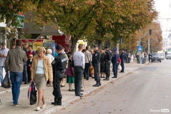 Янукович у Луцьку: засилля міліції і величезні затори. ФОТО