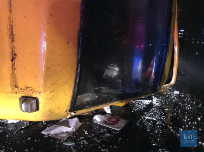 У Нововолинську зіткнулася автівка та маршрутка з пасажирами: є постраждалі. ФОТО