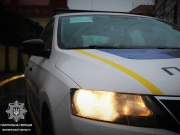 Розпивав алкоголь і сів за кермо: у Луцьку на компанію молодиків поскаржилися патрульним