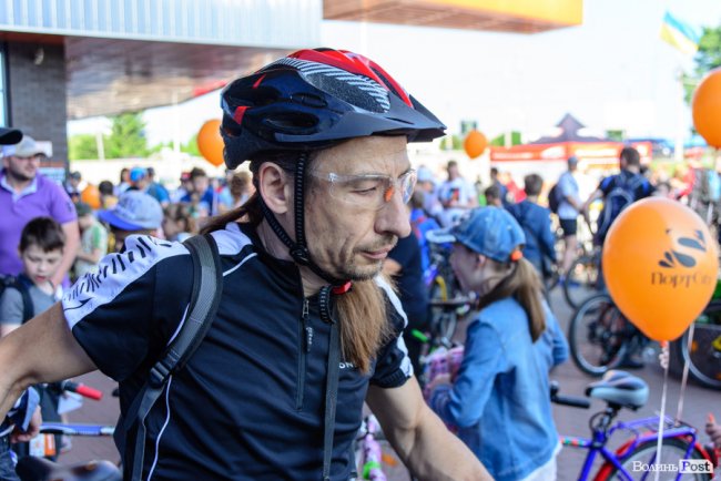 З дітками, собакою та у вишиванках: як лучани провели «Велодень-2019». ФОТО