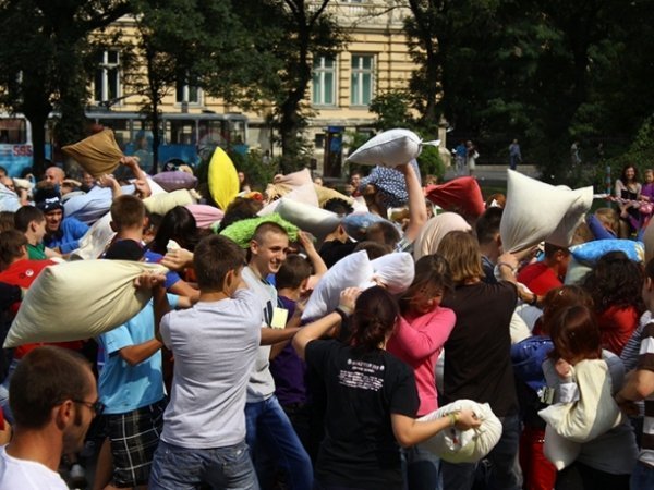 У Львові билися подушками. На черзі – Луцьк. ФОТО. ВІДЕО