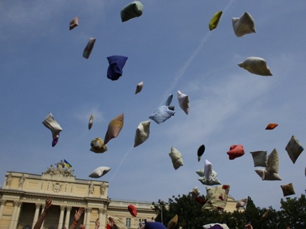 У Львові билися подушками. На черзі – Луцьк. ФОТО. ВІДЕО